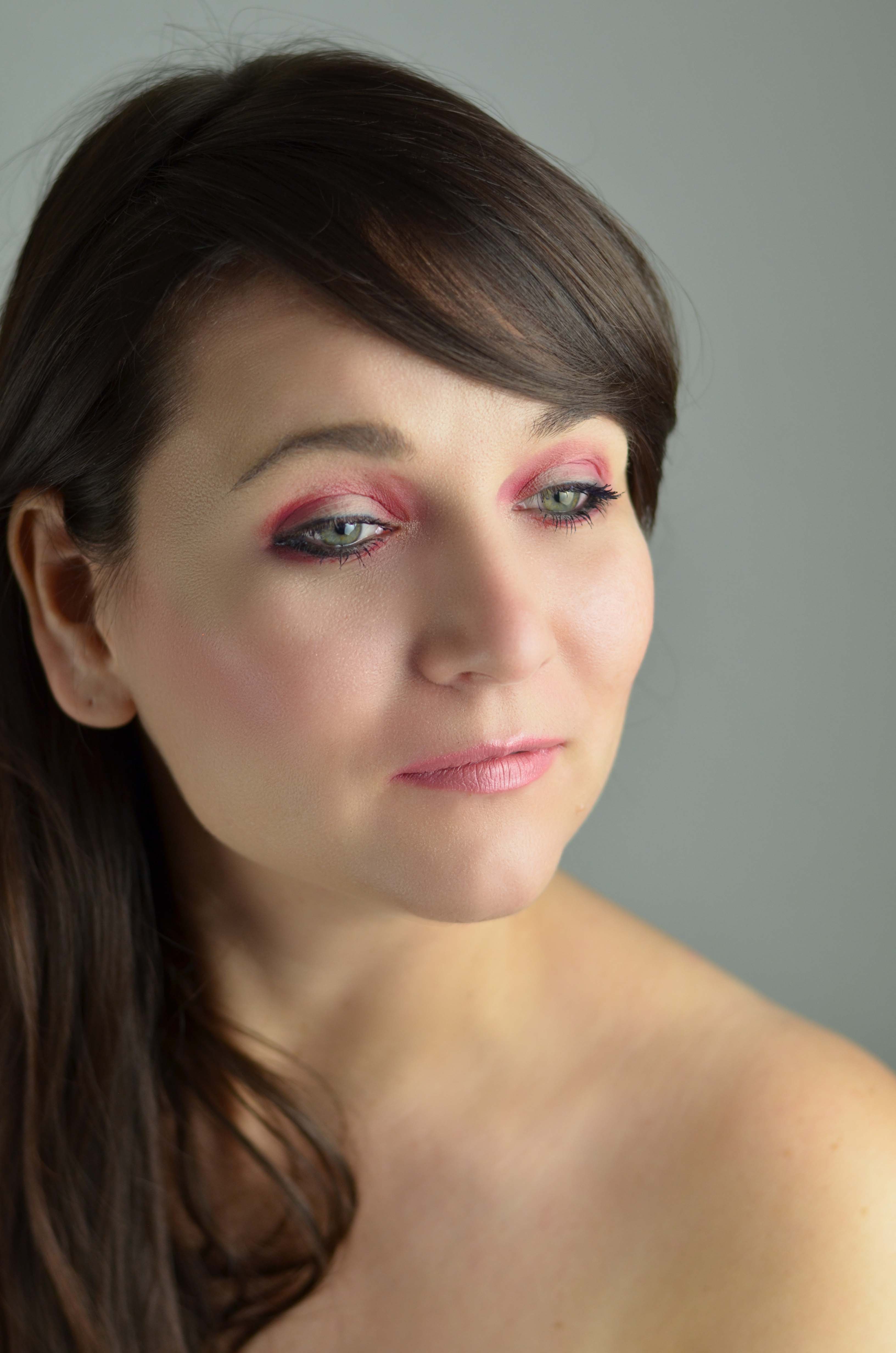 dunkel roter lidschatten