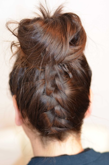 Messy Bun unten geflochten